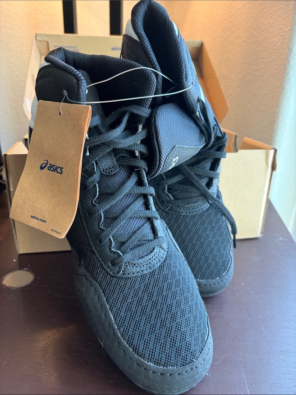 Asics Black and White Men's High-Top Athletic Wrestling Shoes - Picture 2 of 4
